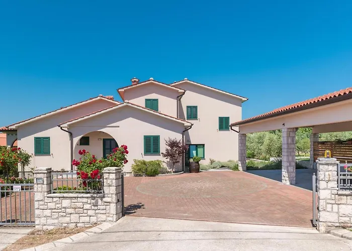 Holiday House Olive Grove With Pool And Garden