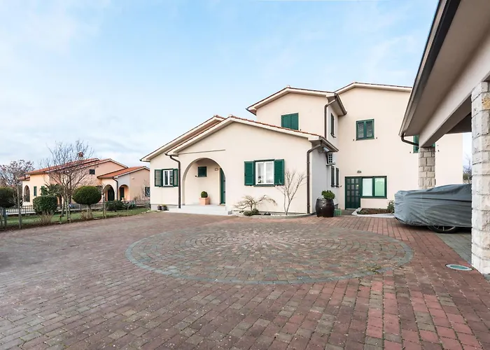 Holiday House Olive Grove With Pool And Garden