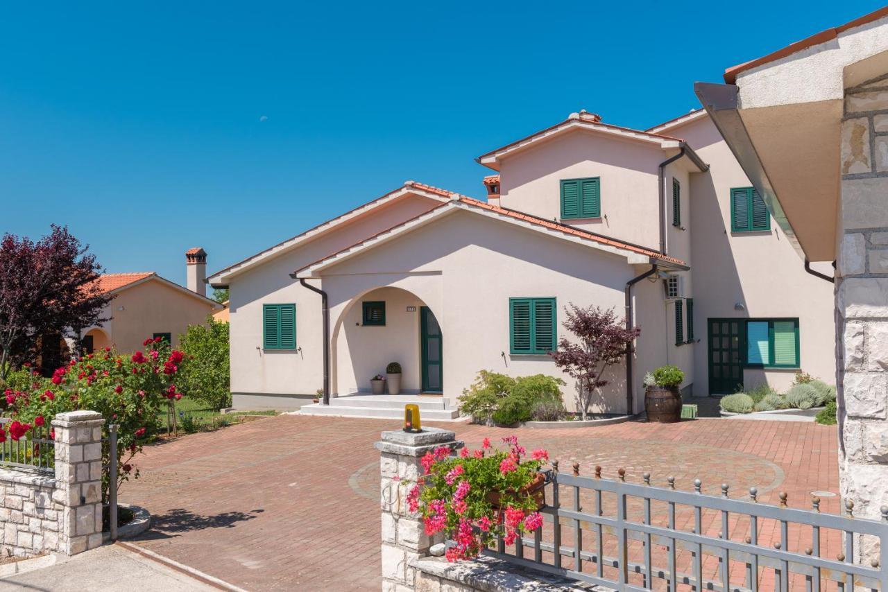House Olive Grove With Pool And Garden Apartment