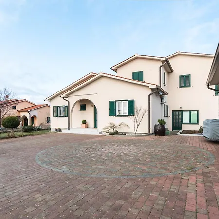 Holiday House Olive Grove With Pool And Garden Labin  Pokoj fotografie