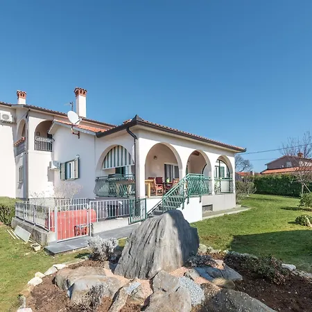 Holiday House Olive Grove With Pool And Garden Labin  Pokoj fotografie