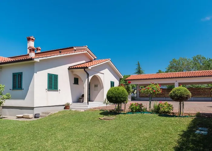 Holiday House Olive Grove With Pool And Garden